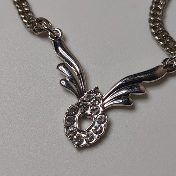 Cute Silver Tone Necklace And Earring Set With Clear Stones - Picture 5 of 14